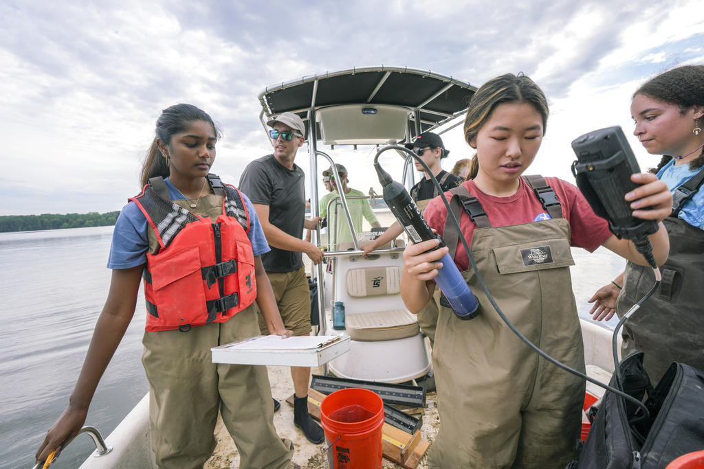 T. Reid Nelson, assistant professor, Fisheries Ecology, leads a research team mentoring Aspiring Scientists Summer Interns Program (ASSIP) on Pohick Bay. Photo by Evan Cantwell/Creative Services/George Mason University